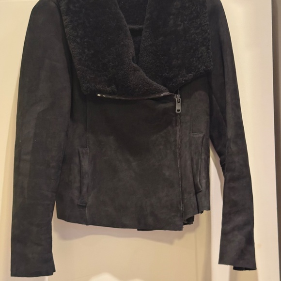 Vince 100% Lamb Shearling jacket. Gorgeous. Best for sizes 0-4. - Picture 2 of 6